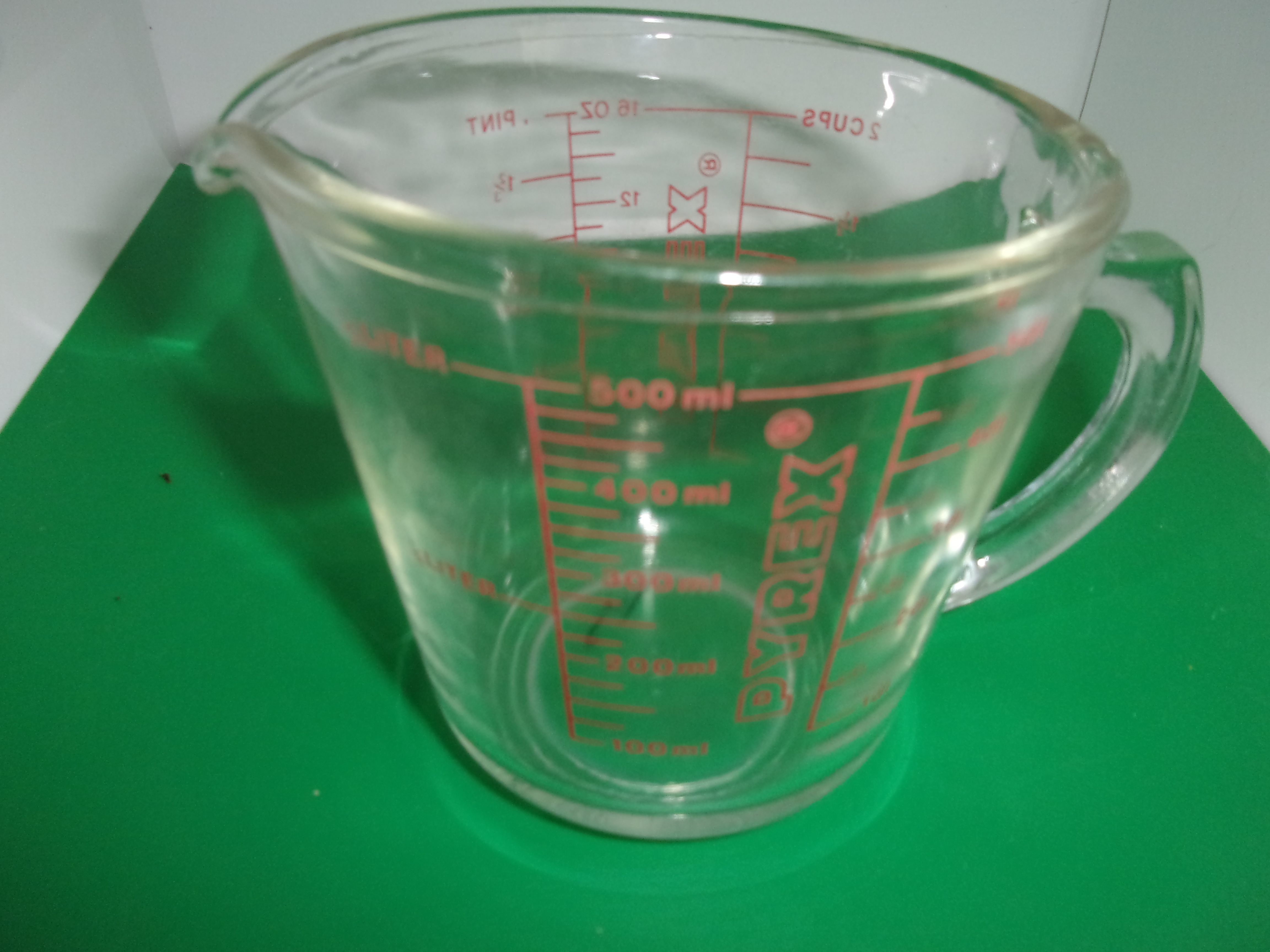 Pyrex 1-quart liquid measuring cup - Science History Institute Digital  Collections